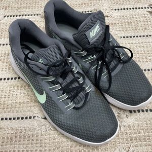Nike Sneaker Woman Size 9.5 Lunar Coverage Gray/Mint Green